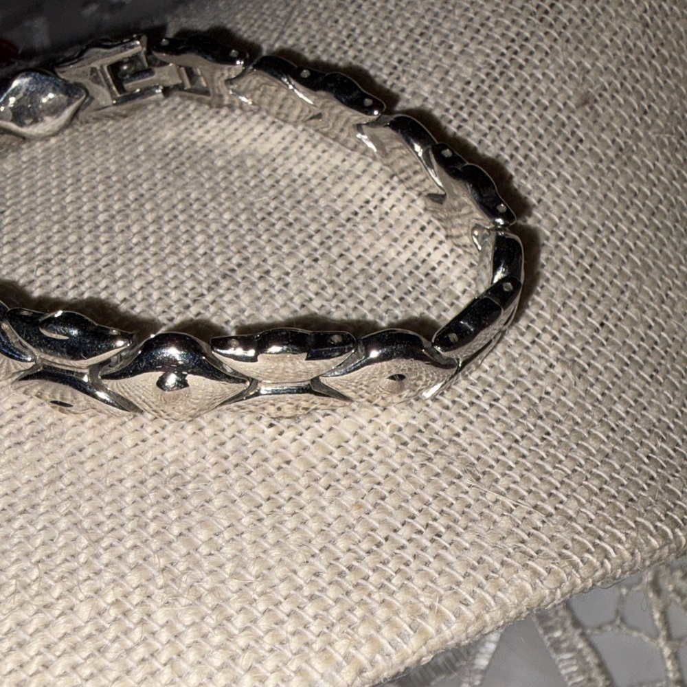 Chic Silver Bracelet for Women - Picture 3 of 6